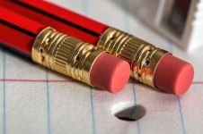 小学生寓言小故事：橡皮和铅笔