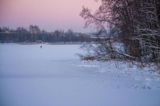 下雪了我陪你在兴凯湖的冰上走走的诗歌示例